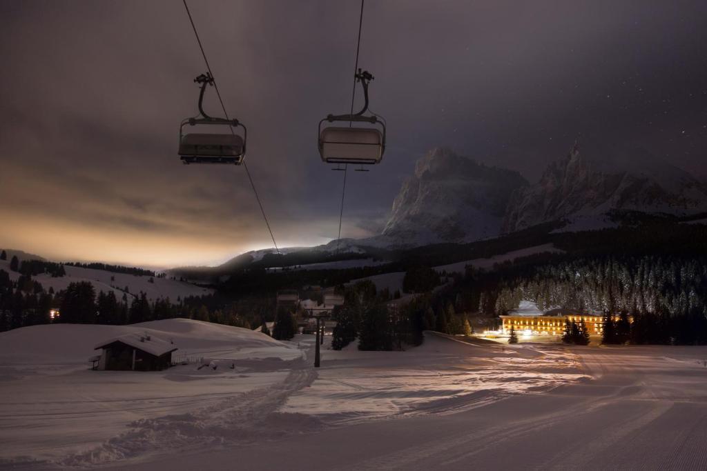 Sporthotel Floralpina Alpe Di Siusi Bagian luar foto
