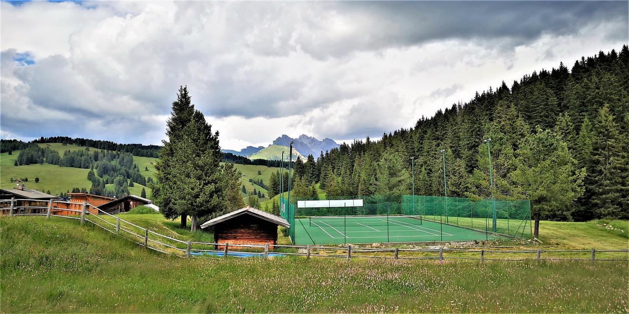 Sporthotel Floralpina Alpe Di Siusi Bagian luar foto